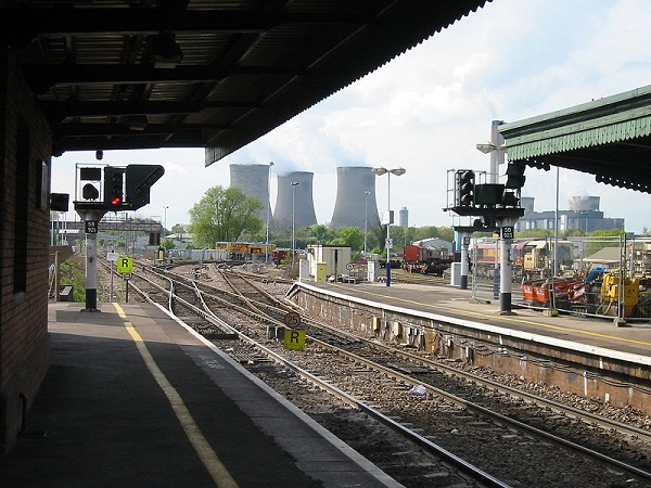 800px-Didcot_Pkwy_Plat3